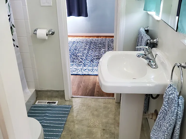 Full Bathroom