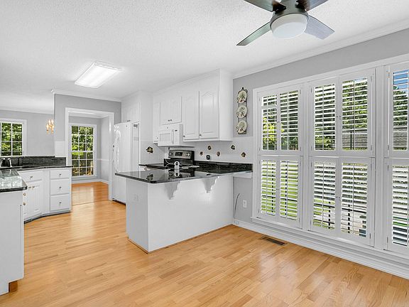 5th image of 513 Two Gait Ln