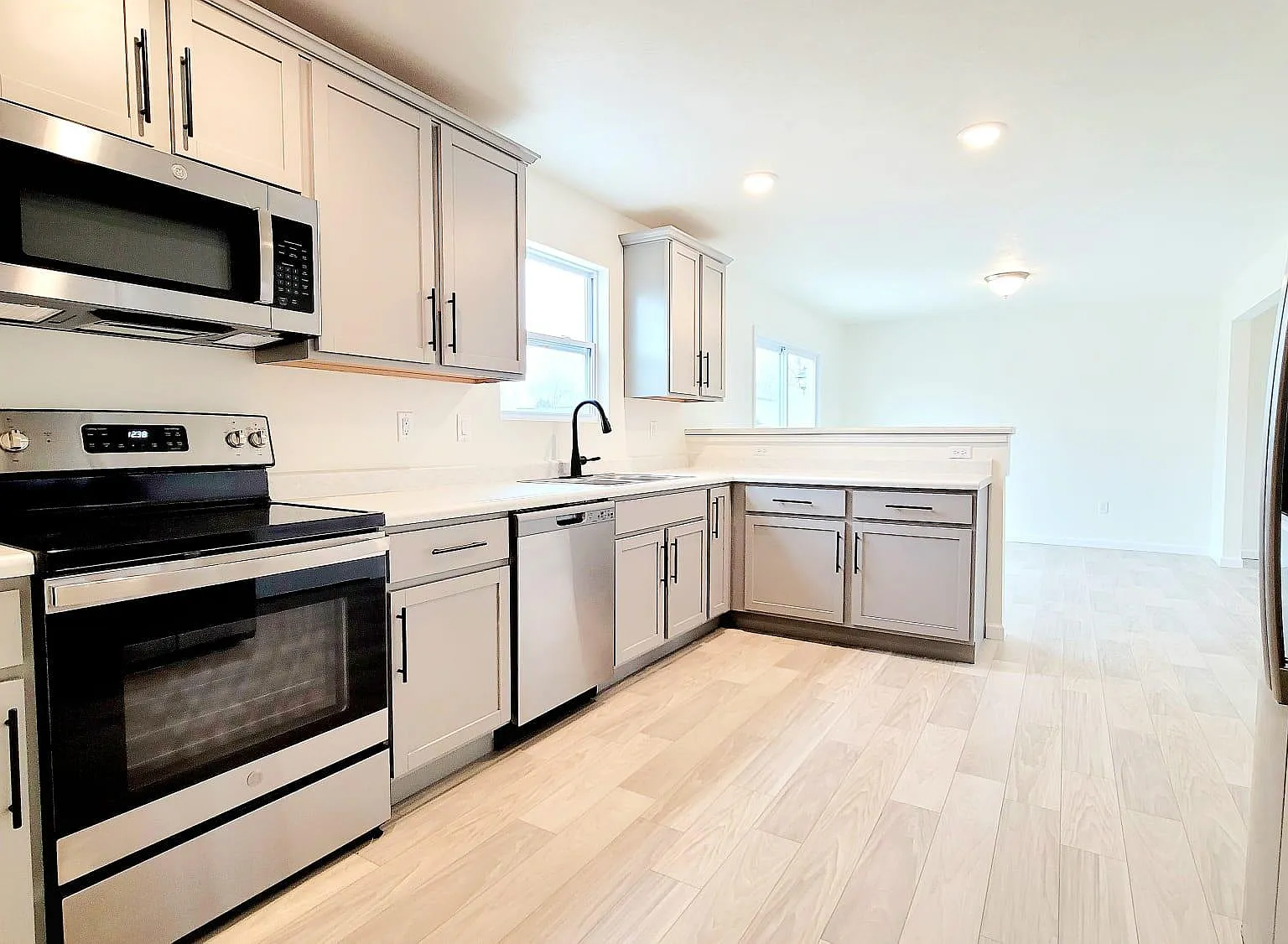 4 bed, 3.5 bath, 2213 sqft, $2,795 — Photo 3