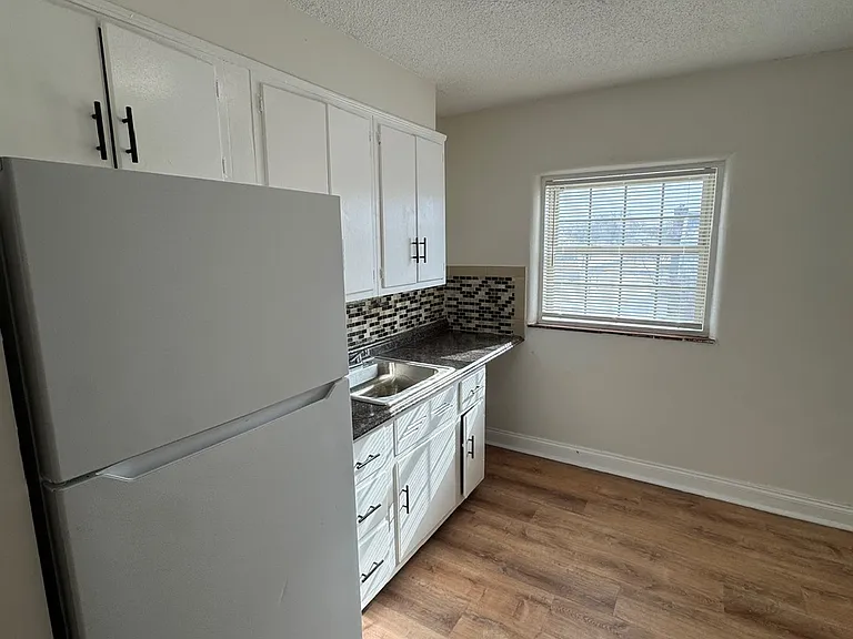 111 Colton Ave #10 — Photo 7