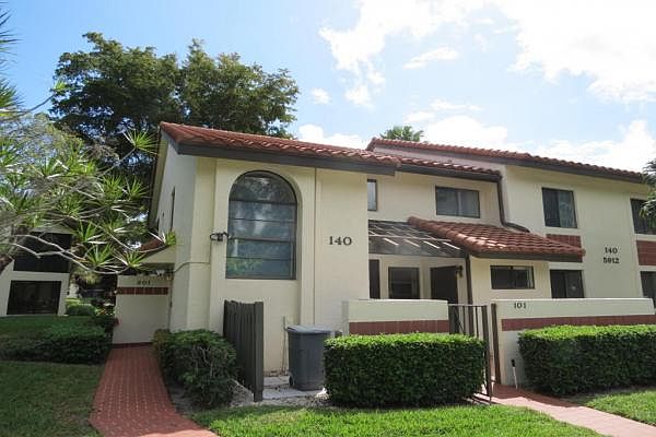 Home For Sale In Palm Chase Lakes