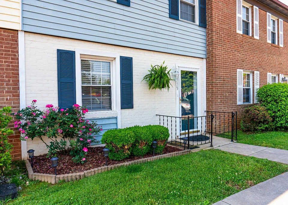1st image of 115 Fountain Dr