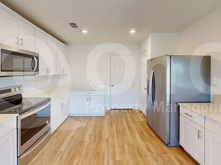 882 Breakwater Dr — Photo 7