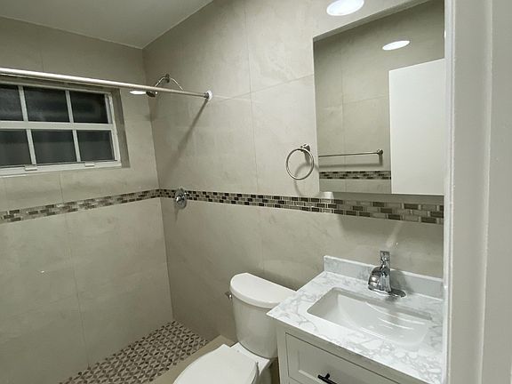 3rd image of 1605 NW 31st St #1605