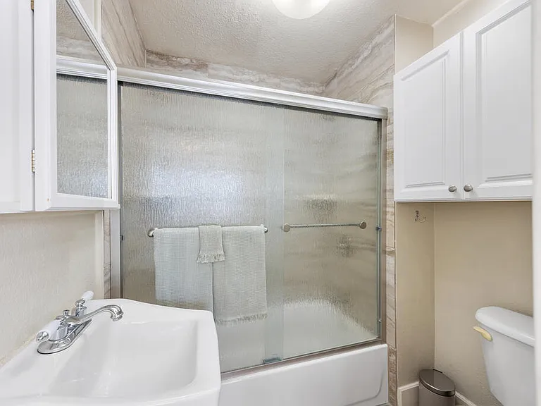 318 Lytle St — Photo 8