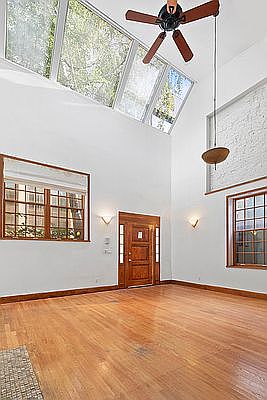 3rd image of 124 Waverly Pl