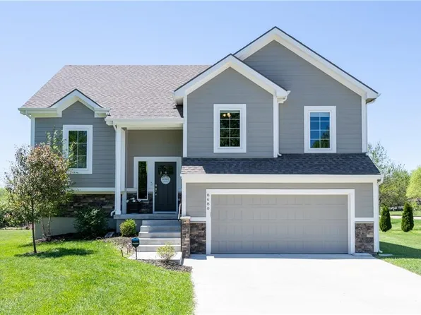 8680 Hilltop Rd, De Soto, KS 66018