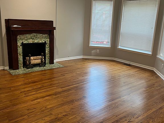 5th image of 926 W Belle Plaine Ave APT 1E