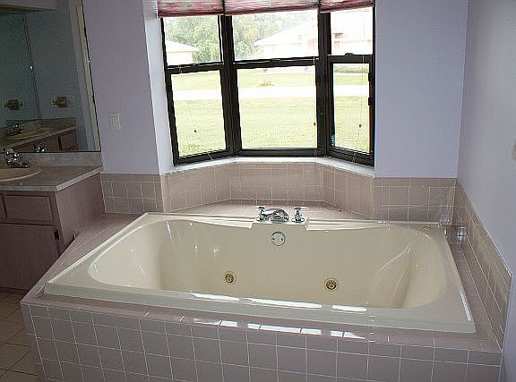 4th image of 4519 Whiting Dr