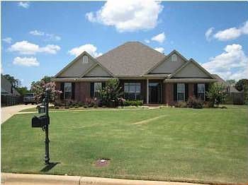 2nd image of 515 Ambrose Ln