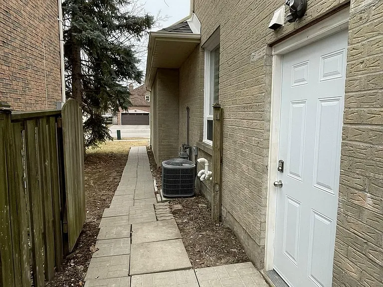 34 Ravenscroft Rd — Photo 11