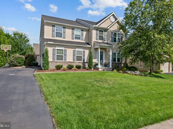 1653 E Thistle Dr, Wyomissing, PA 19610