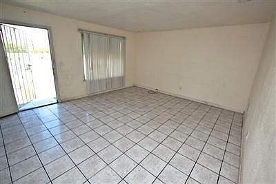 3rd image of 2828 Santa Fe Ave