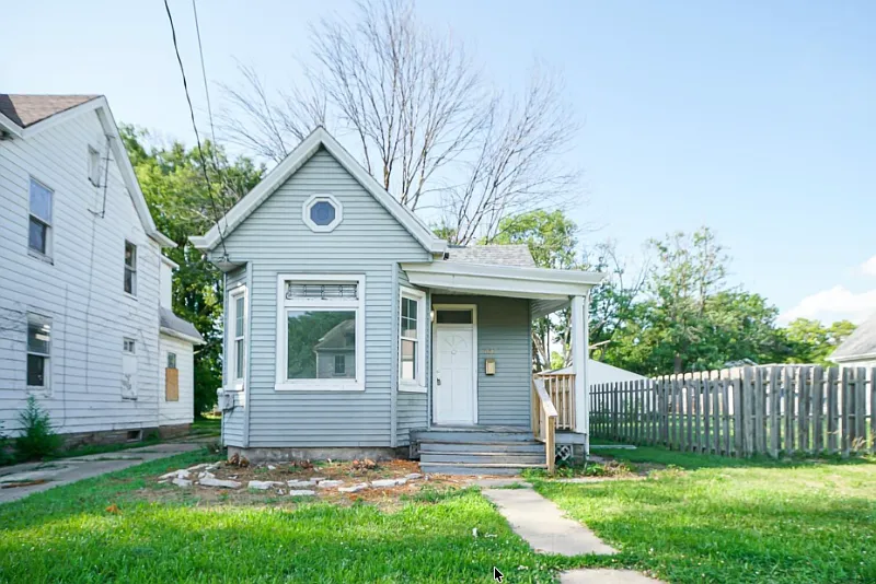 1107 E Frye Ave