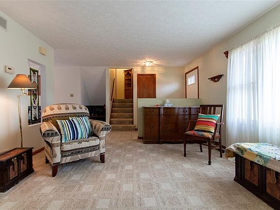 5th image of 1016 Brookpoint Dr