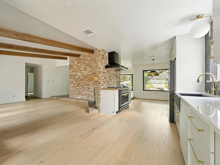 2504 Briargrove Dr — Photo 8