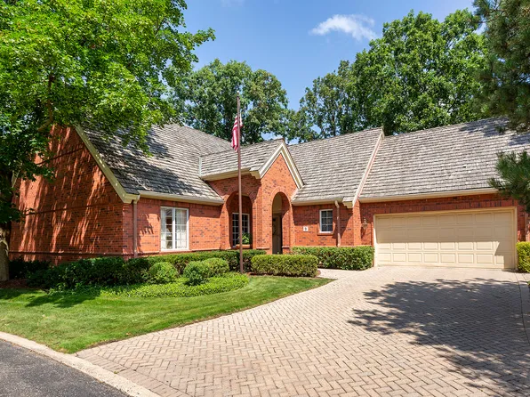 9 Regent Wood Rd, Northfield, IL 60093