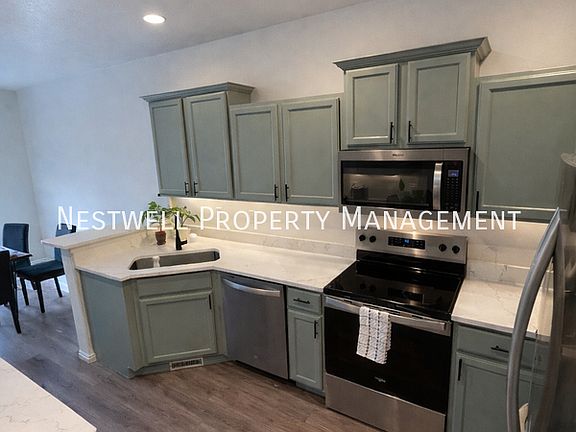 3rd image of 1528 W Cabernet Dr