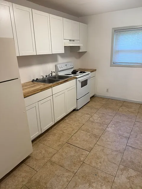 4 bed, 918 sqft, $1,500 — Photo 2