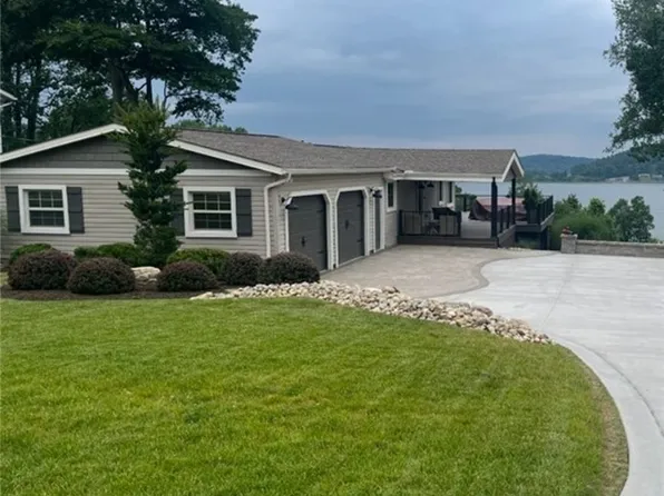 106 Manito Trl, Malvern, OH 44644