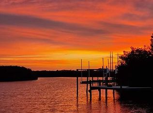 9903 Alafia Vista Dr, Gibsonton, FL 33534