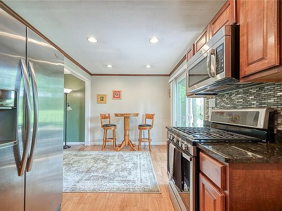 4th image of 407 Lincolnshire Dr
