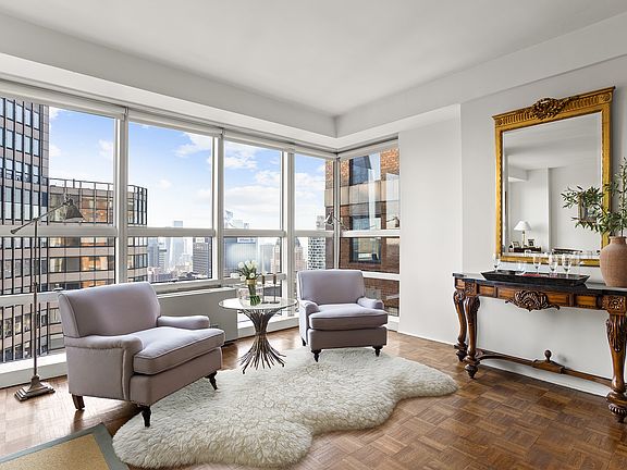 3rd image of 146 W 57th St APT 74E
