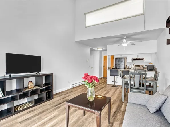 8034 Linda Vista Rd APT 2V, San Diego, CA 92111