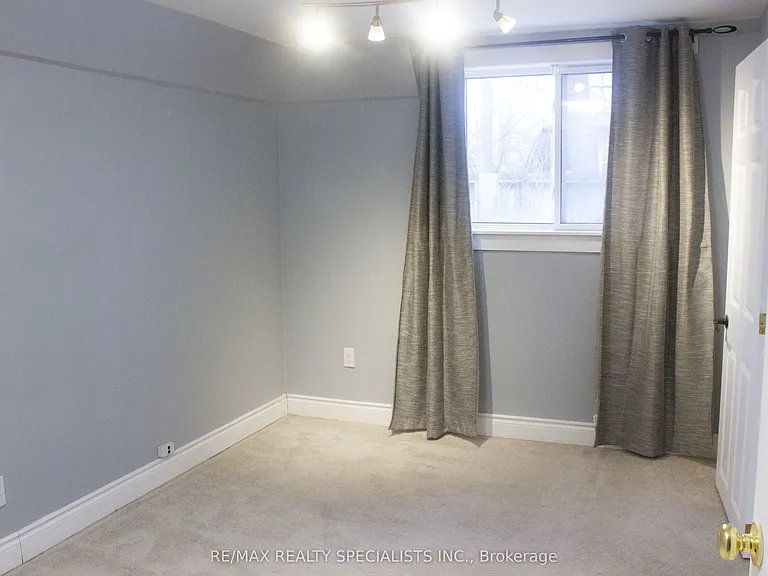 12 Woodgrove Ct #LOWER — Photo 13