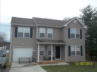 28 Parker Rd, Stuarts Draft, VA 24477