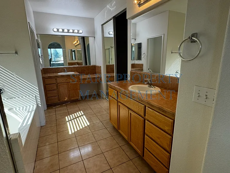 2146 Evening St — Photo 17