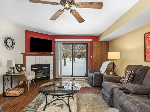 358 Park Hill DRIVE #B, Pewaukee, WI 53072
