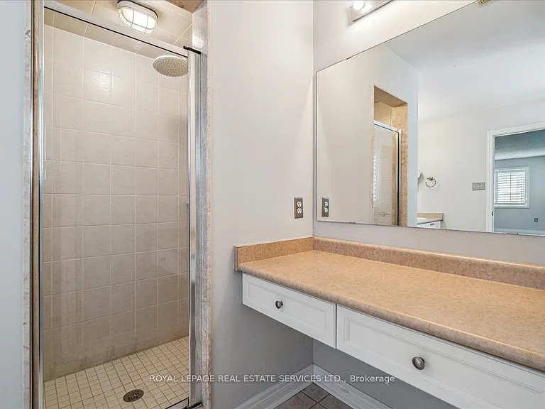 54 Stonebrook Cres — Photo 28