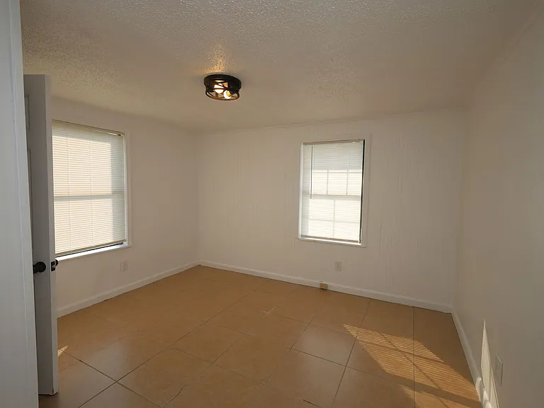 808 Penny Pl — Photo 6