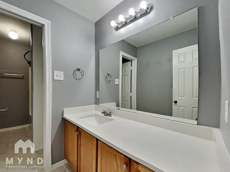 1815 Sherwood Forest Cir — Photo 22