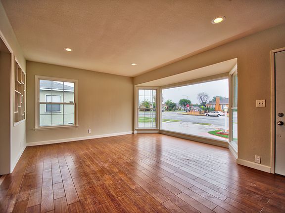 3rd image of 3985 Beechwood Ave