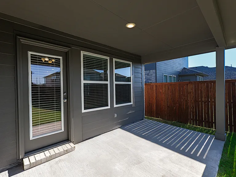 704 Rusty Spurs Pl — Photo 18