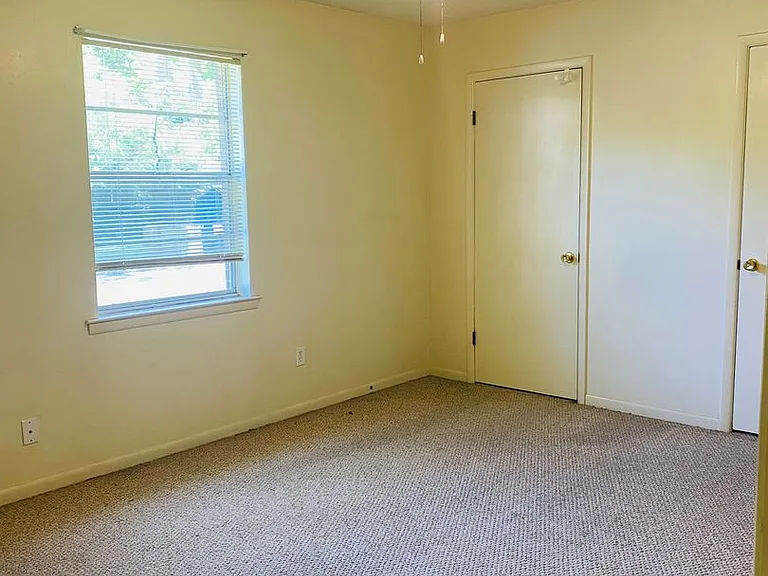 292 W Claiborne St — Photo 7