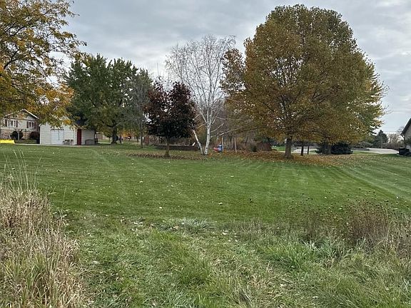2nd image of 322 S Outer Dr