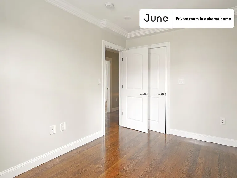 490 Washington St #E — Photo 3