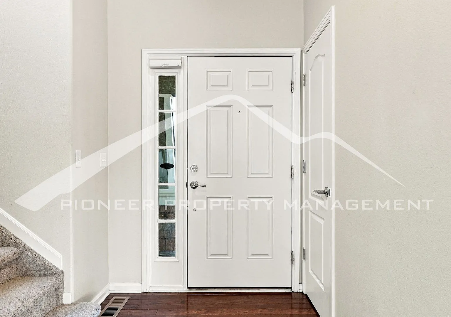 Gorgeous Home with 2-Car Garage and Central AC — Photo 4