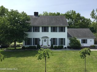 14 Edgewater Ct, Watervliet, NY 12189