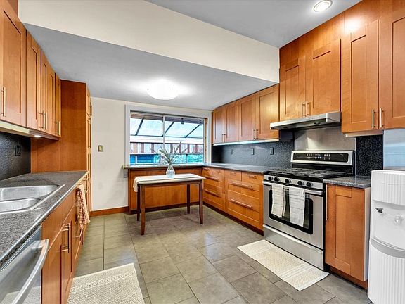 5th image of 360 Keith Rd