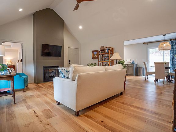 2nd image of 507 Houston Loop Rd W