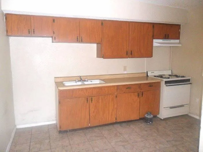 909 N San Marcial St — Photo 3