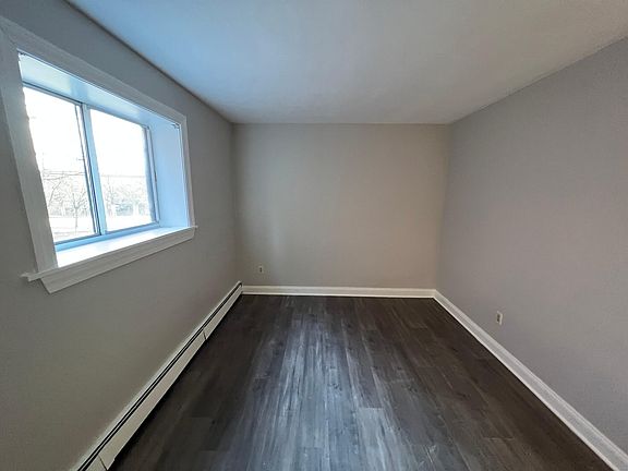 4th image of 8 Riverside St APT 1-4
