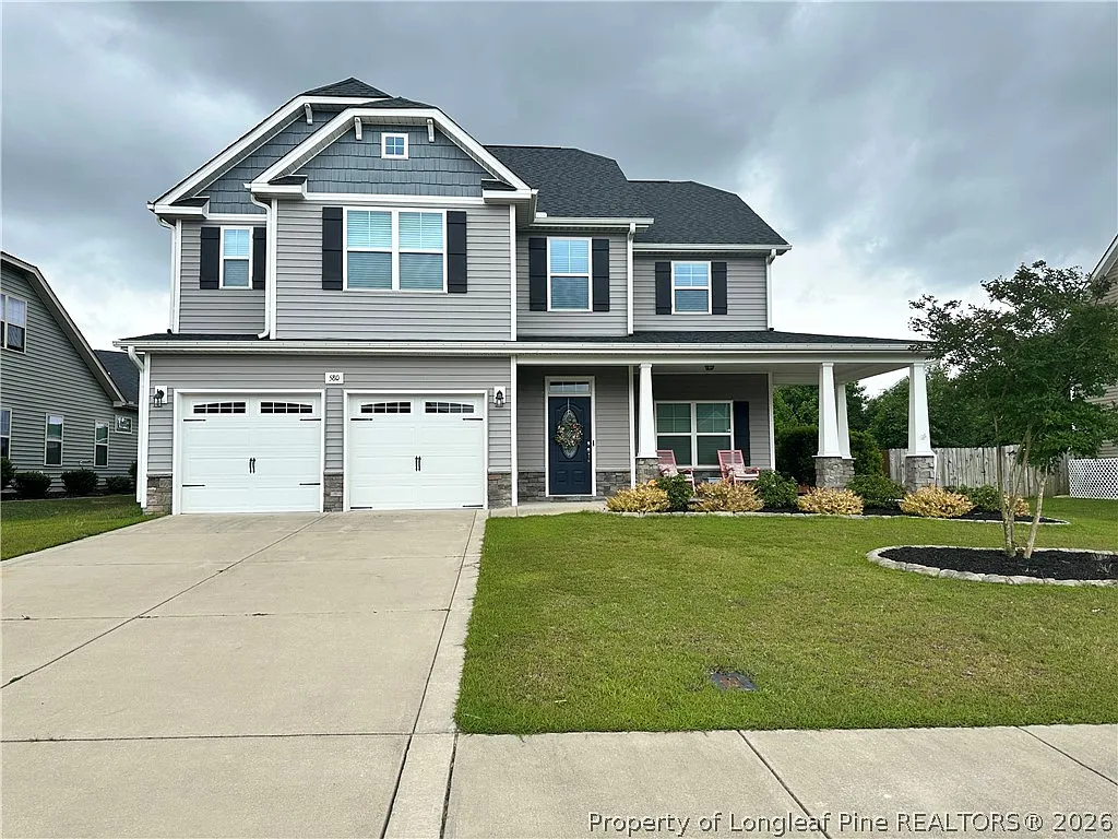 4 bed, 2.5 bath, 2300 sqft, $2,200 — Photo 3