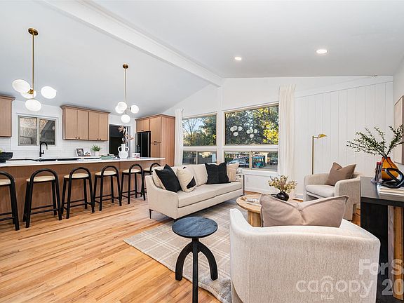 4th image of 4042 Whipple Pl