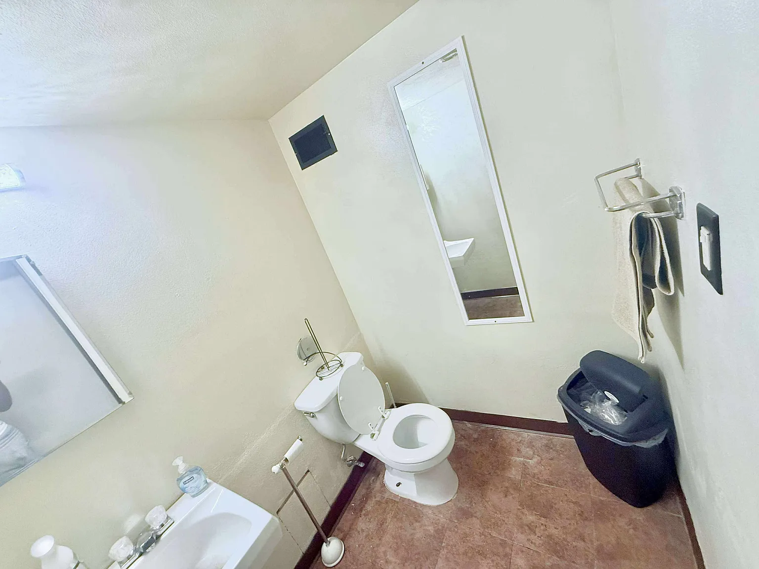3 bed, 840 sqft, $1,000 — Photo 2
