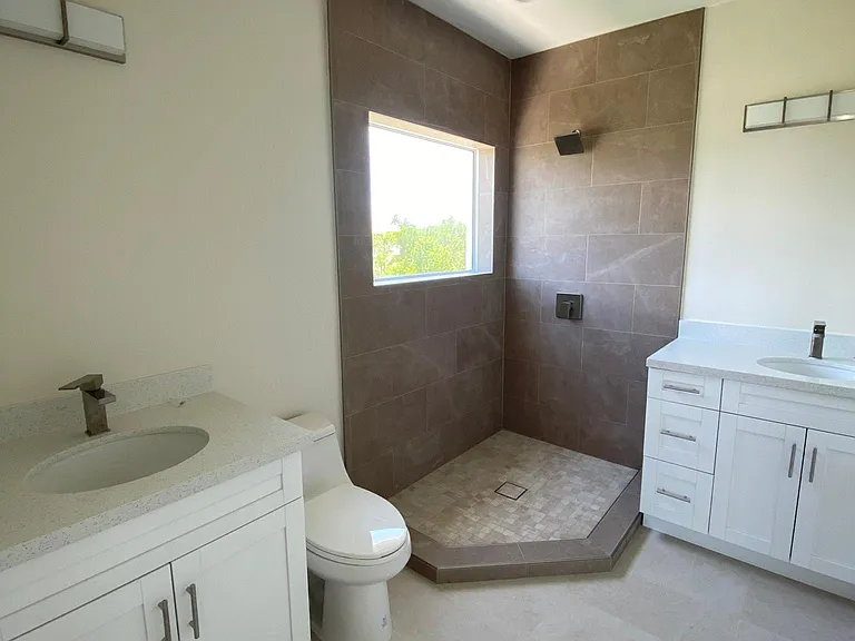 106 Jamaica St — Photo 10